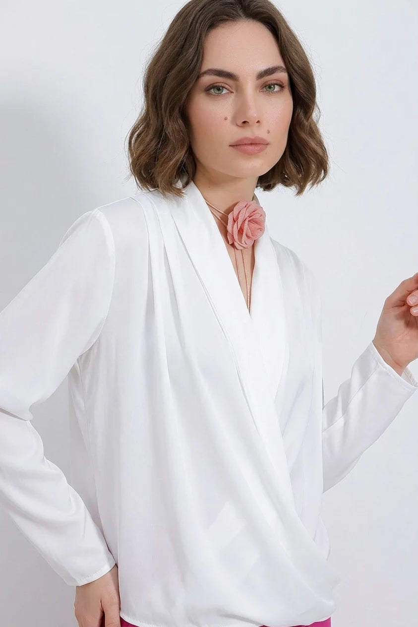 Kadın Kruvaze Yaka Dökümlü Saten Beyaz Bluz