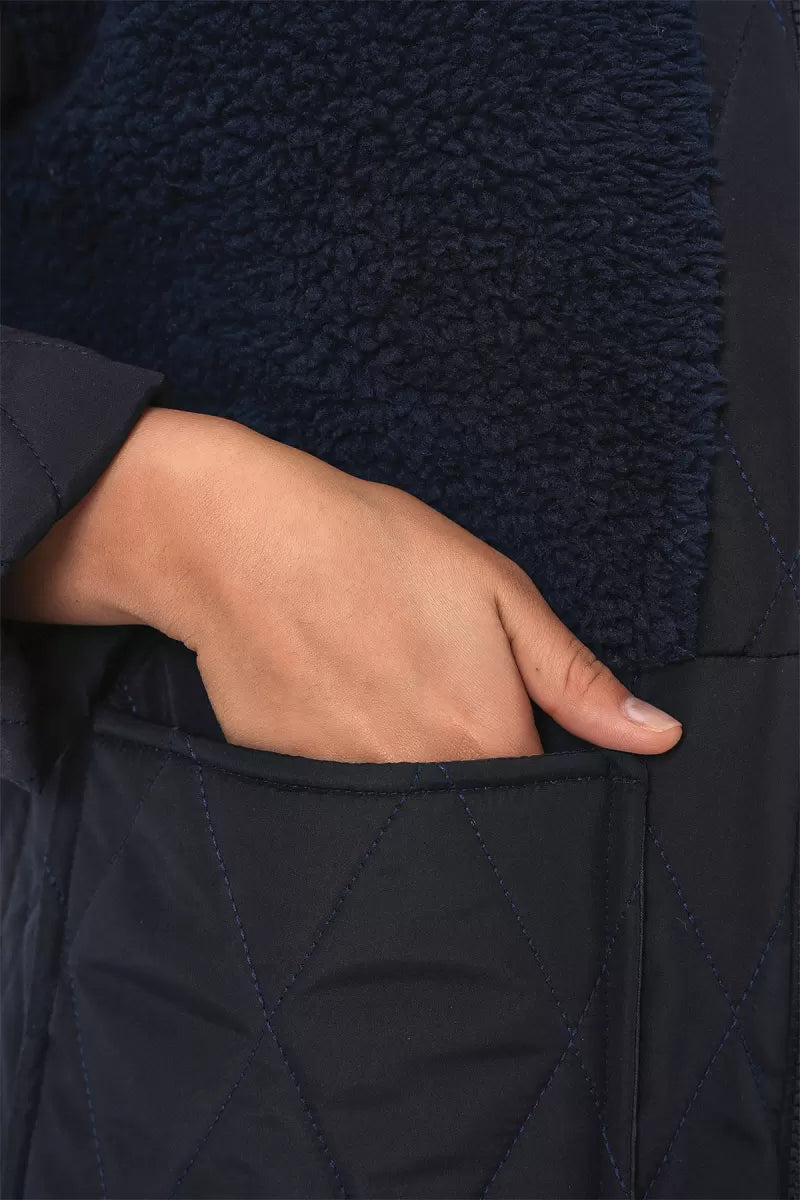 Kadın Yüksek Yaka Kapitone Peluş Detaylı Oversize Lacivert Mont