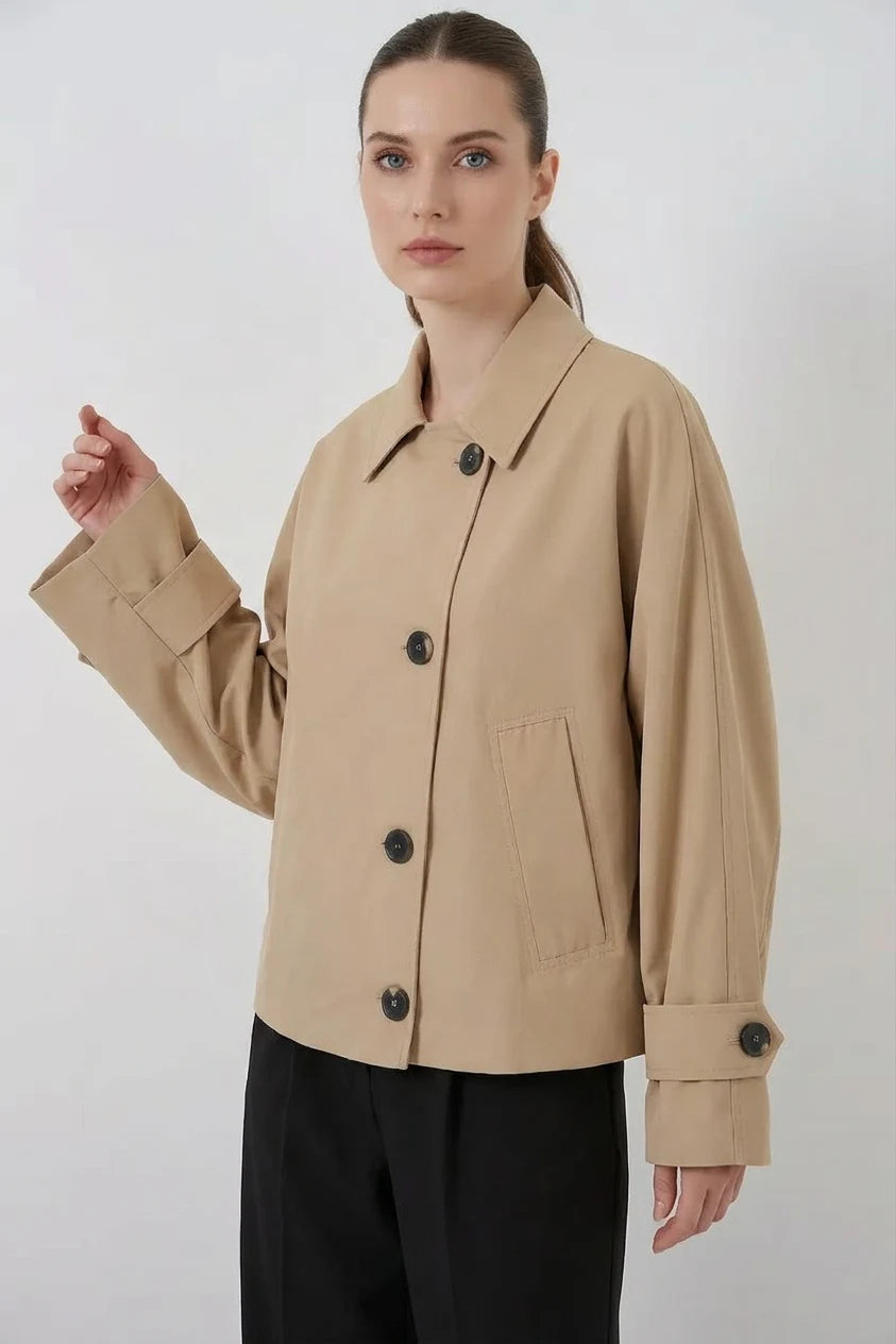 Kadın Klasik Yaka Düğmeli Oversize Bej Trençkot