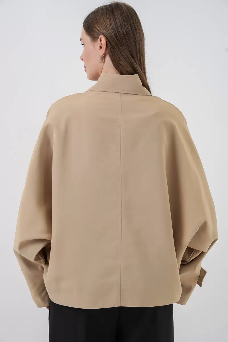 Kadın Klasik Yaka Düğmeli Oversize Bej Trençkot