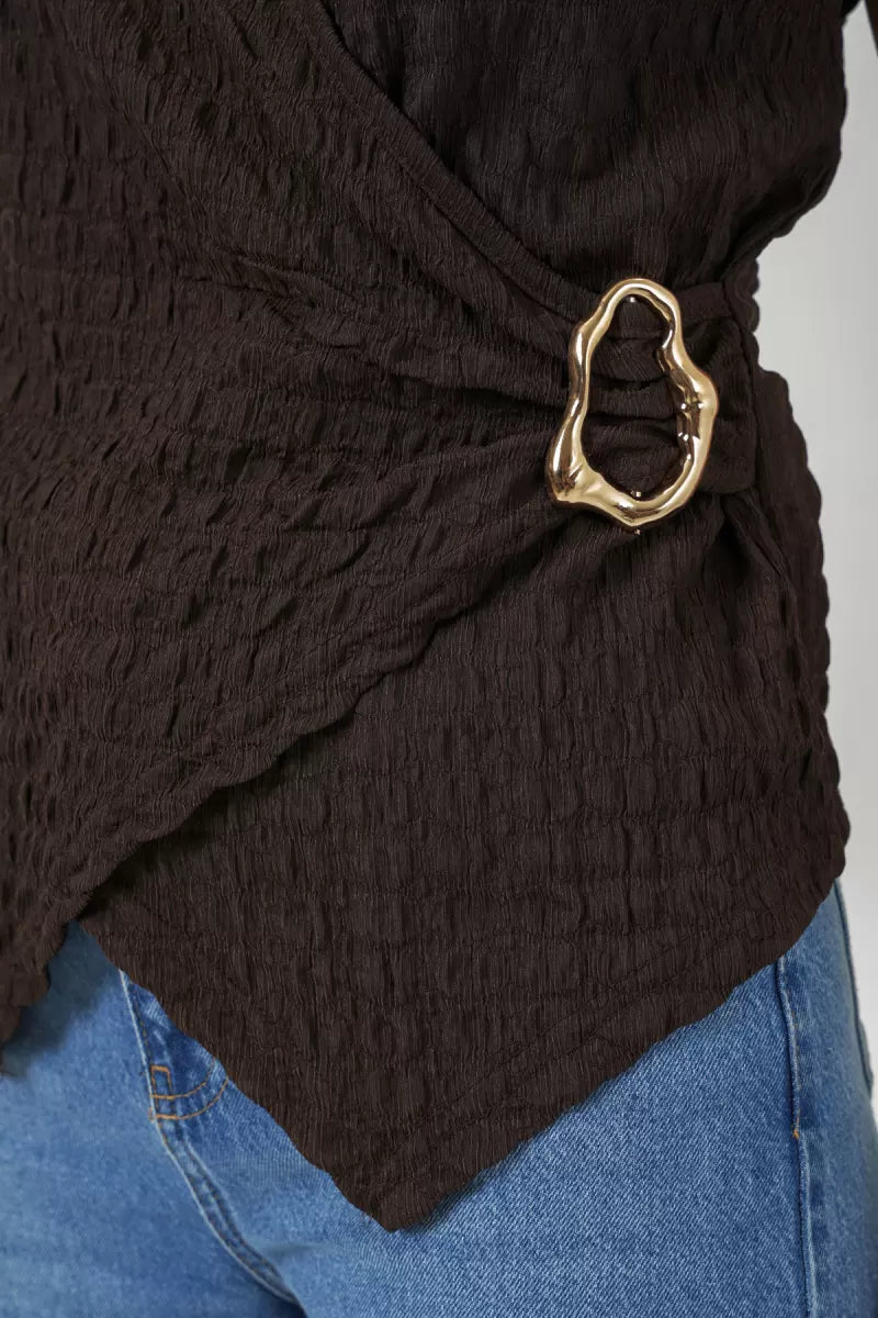 Kadın V Yaka Sıfır Kol Drape Detaylı Metal Toka Kahverengi Bluz