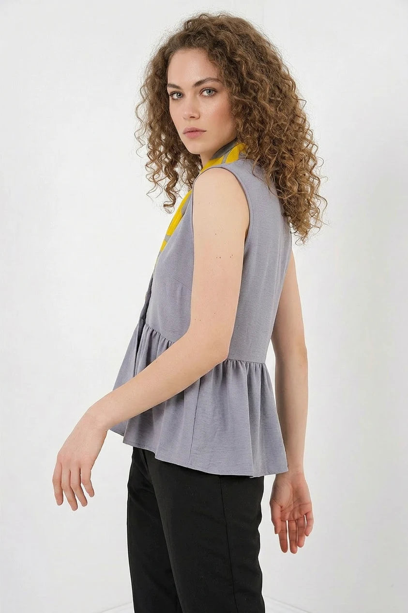 Kadın V Yaka Beli Büzgülü Düğmeli Sıfır Kol Gri Bluz